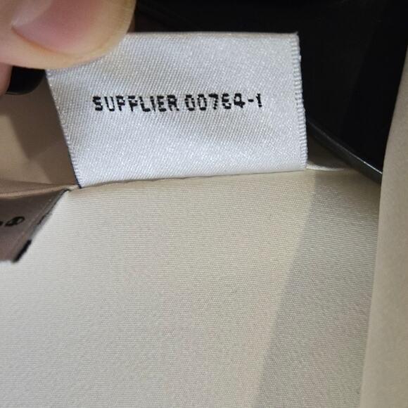 Liz Baker White Button Front Blouse, Size 18W – Classic Wardrobe Staple [0117] - Picture 7 of 9